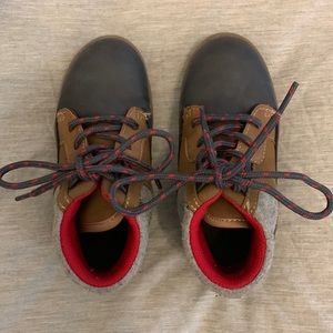 OshKosh boys boots size 9